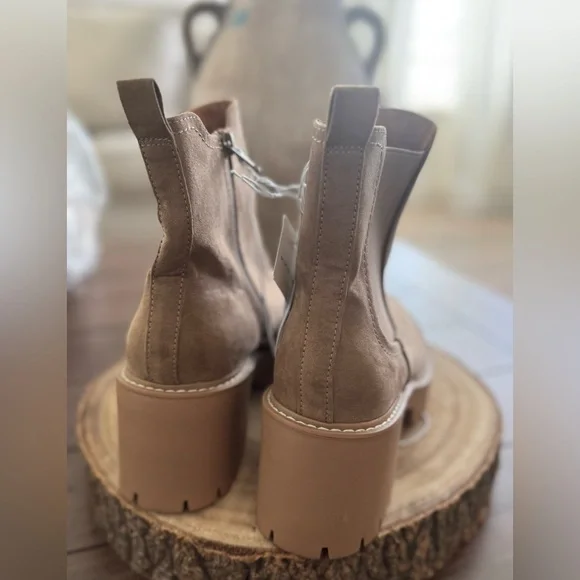 Nwt Women's Block Heel Chelsea Boots Faux Suede Memory Foam Universal Thread - Picture 11 of 12